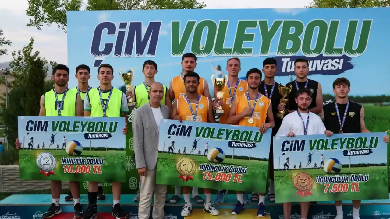 Konya Selçuklu'da 'Çim Voleybolu'na muhteşem final