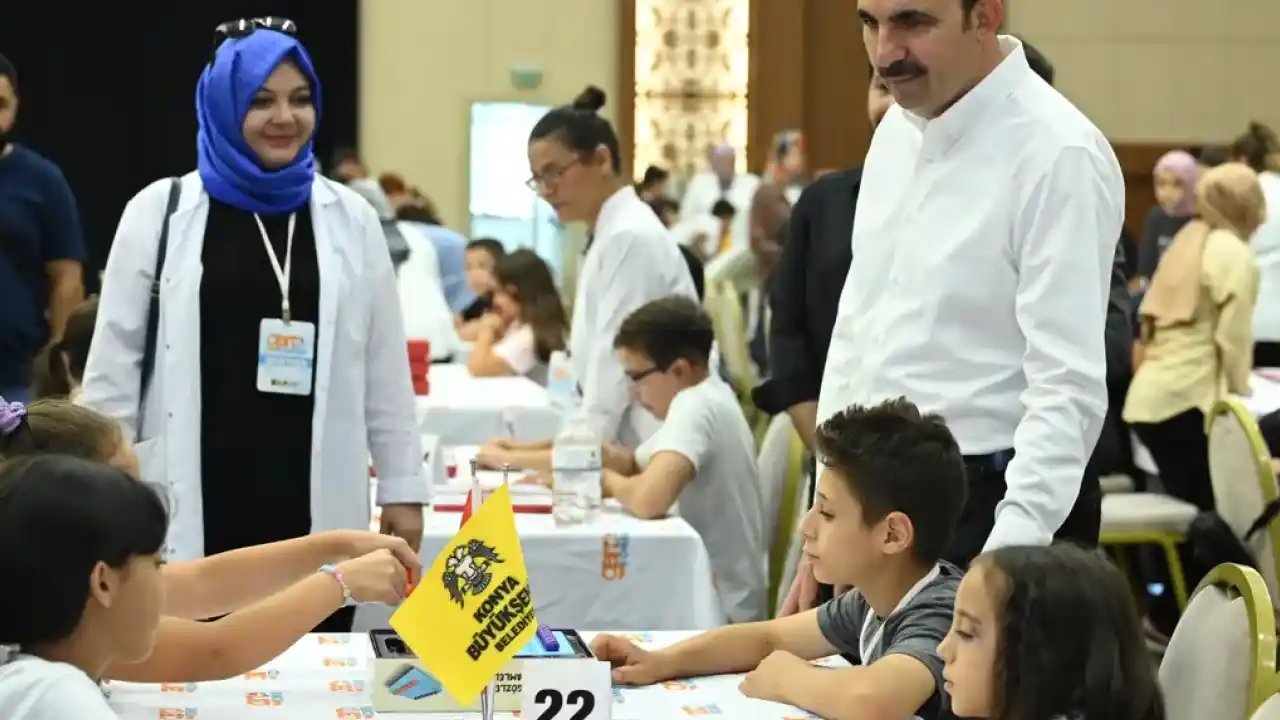 Konya'da Başkan Altay öğrencilerin heyecanına ortak oldu