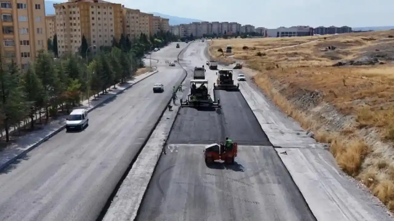 Kütahya’da asfalt çalışmaları sürüyor