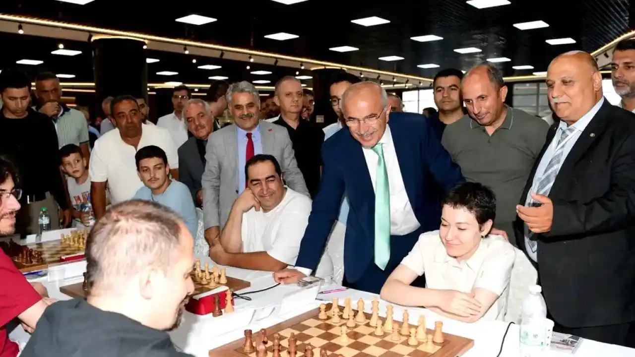 Malatya'da Altın Kayısı Satranç Turnuvası başladı