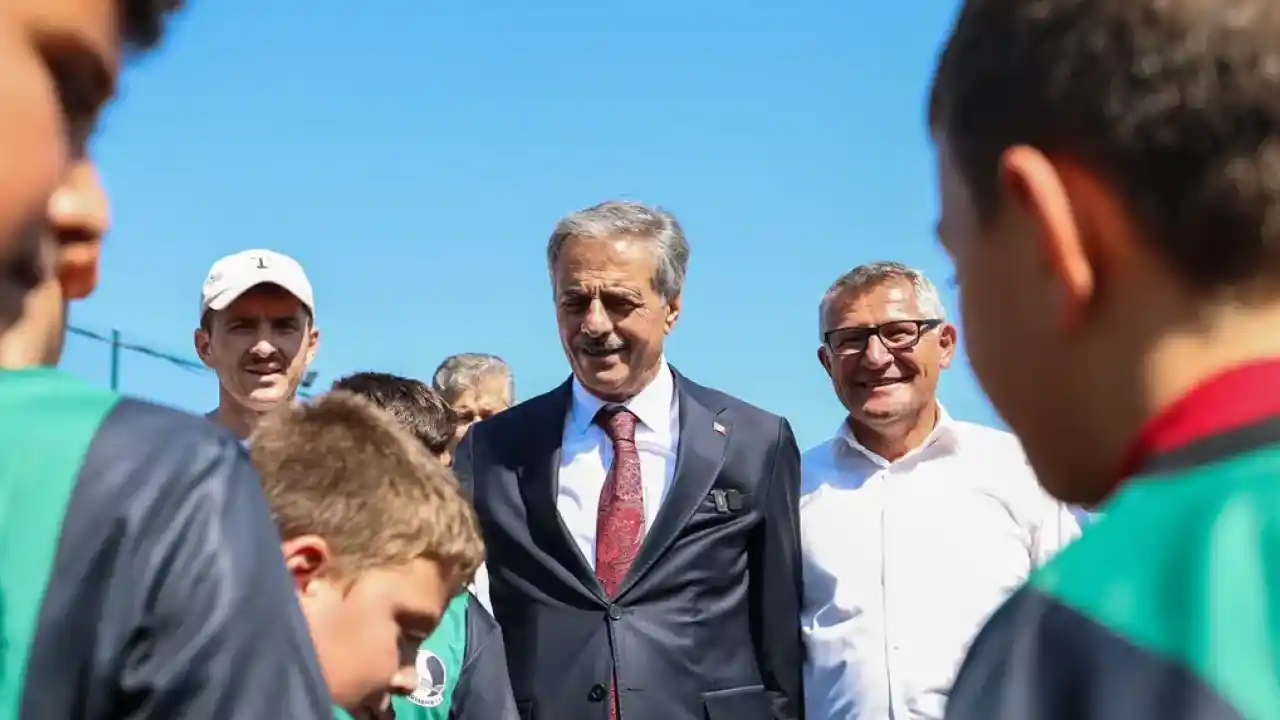 Sakarya'da gençler istedi, Başkan Alemdar talimat verdi