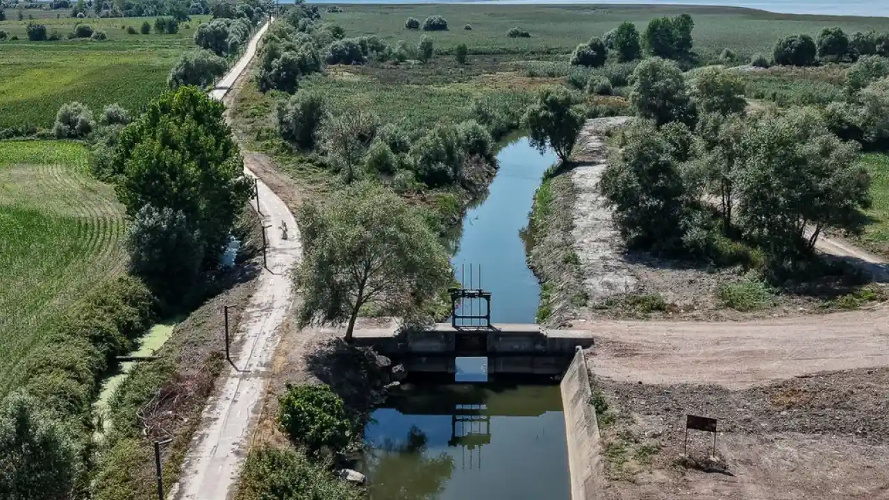 Sapanca Gölü'ne iletim sağlayan su koridoru temizlendi
