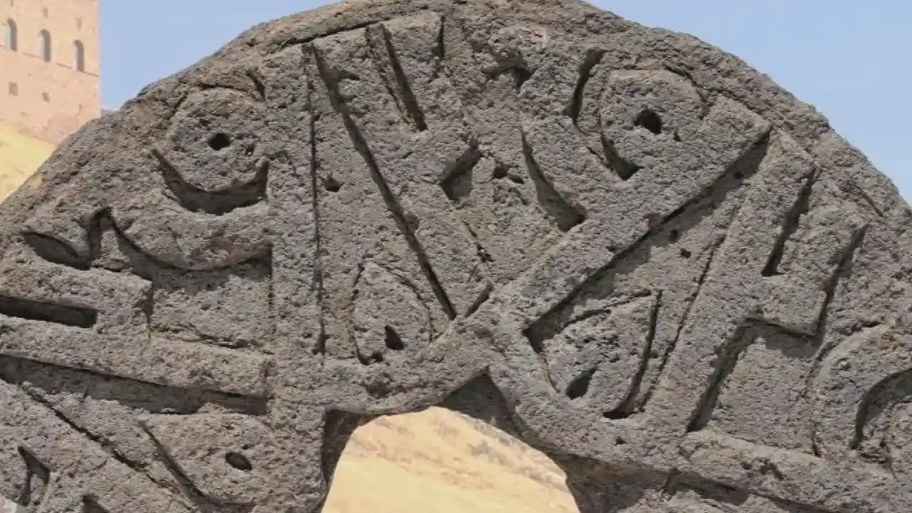 Selçuklu taşında 'Hz. Muhammed' ismi 6 kez yer aldı... Ani'de tarihi keşif!