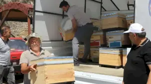 Antalya Büyükşehir’den arıcılara kovan desteği