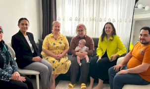 Artvin’de projeyle yuva kuran ve çocuk sahibi olan ilk aileye ziyaret