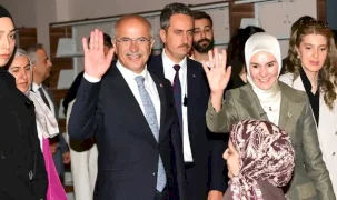 Bakan Göktaş'tan Malatya Şehir Kütüphanesi'ne tam not