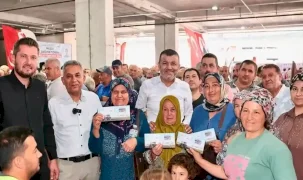 Denizli’de üreticinin yüzü Büyükşehir ile gülüyor