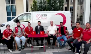 Hopa Kaymakamı Karakaya’dan kan bağışı aracına ziyaret