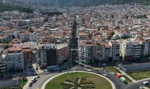 İzmir Balçova’nın caddeleri “çiçek gibi” oldu