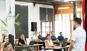 İzmir'de esnaf temsilcilerine yapay zekâ eğitimi