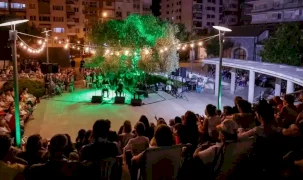 İzmir'de zeytin ağacının altında “Gece Makamı” ezgileri
