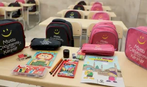 Karatay'da 9 bin öğrenciye çanta ve kırtasiye seti hediyesi