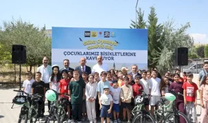Konya’da çocuklara bisiklet sevinci