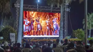 Mersin’de çocuklar açık havada sinema keyfi yaşadı