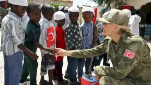 TSK'dan Somali'deki yetim çocuklara gıda ve giyecek desteği