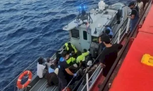 Türk bayraklı gemi 48 düzensiz göçmeni kurtardı