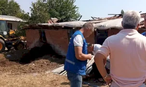 Yangında 500 balya zarar gören üreticiye destek