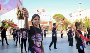 Zafer Bayramı Manisalı çocukların neşesiyle kutlandı