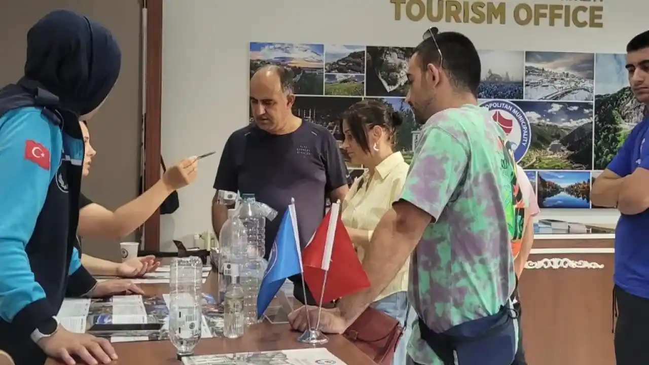 Trabzon’da turizm ofisleri turistlerin rehberi oluyor