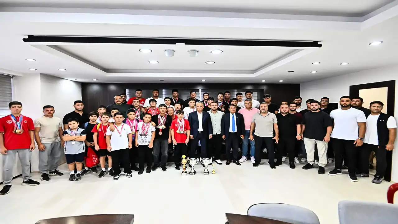 Antalya Muratpaşa güreşçileri yeni sezon hedeflerini açıkladı