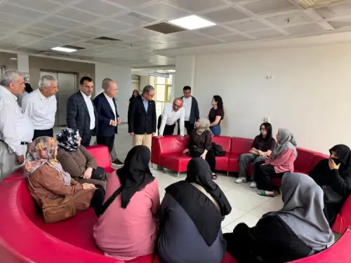 Başkan Akından yaralı öğrencilere ziyaret
