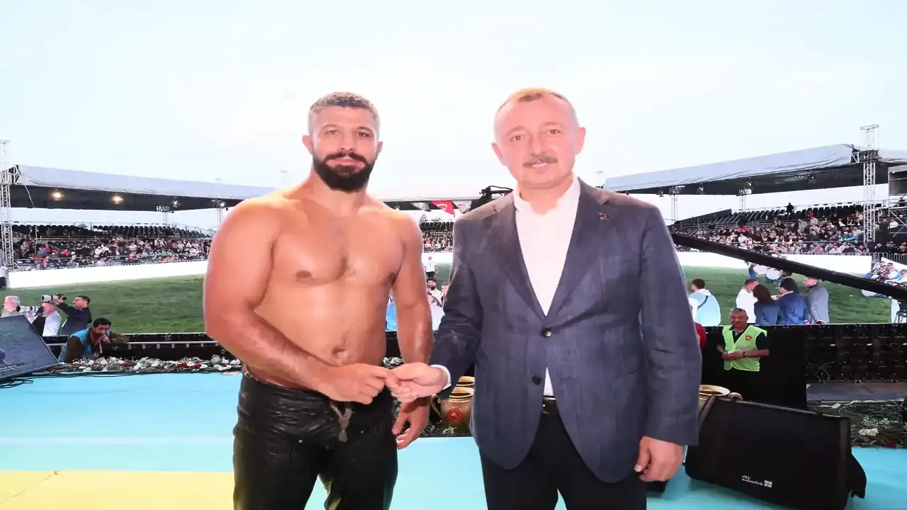 Başkan Büyükakın İstanbul'daki güreş finaline katıldı