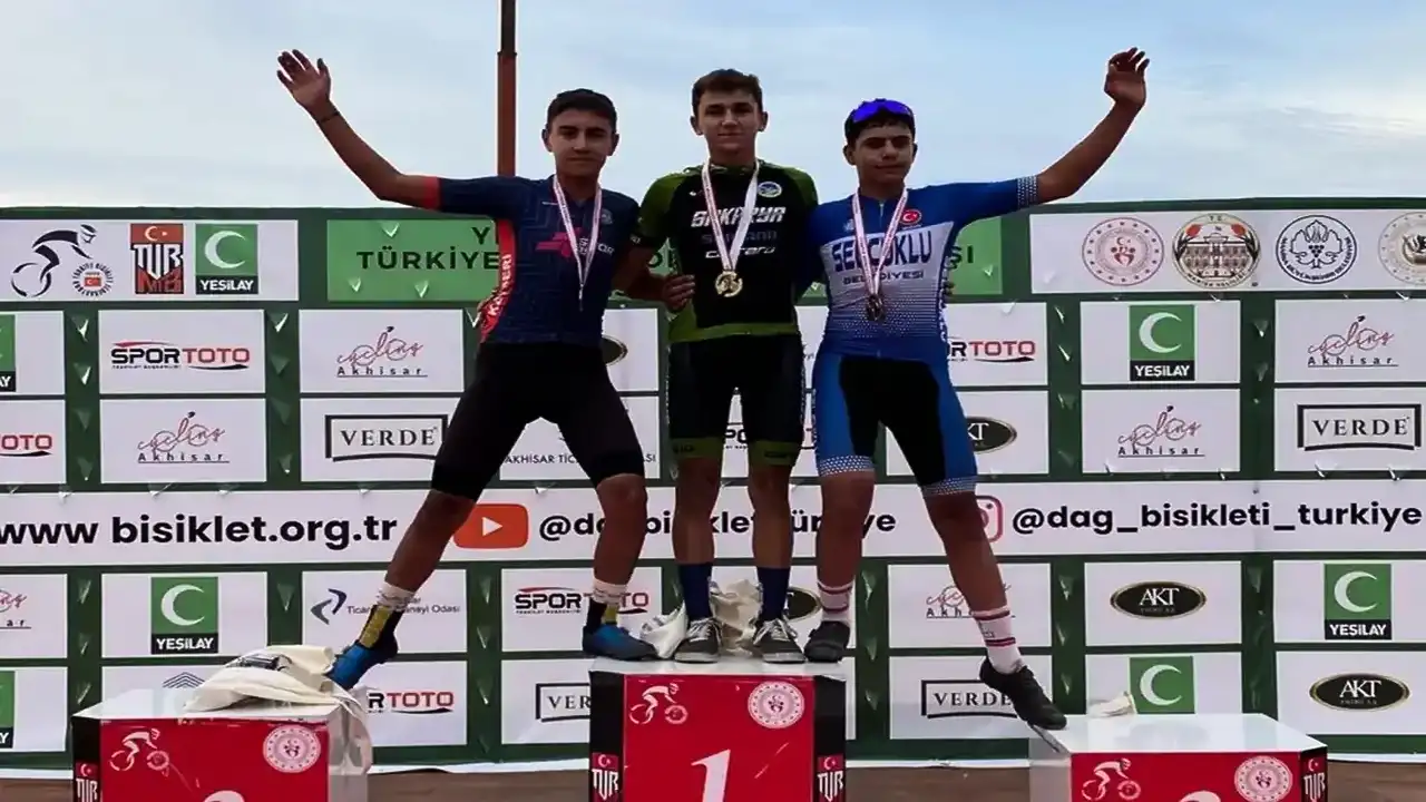 Sakarya Büyükşehir'in pedalları Türkiye Şampiyonası'nda madalyaları topladı