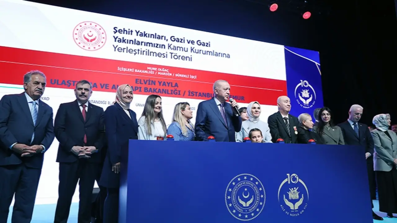 Erdoğan, şehit ve gazilerin kanıyla bayrağın rengini aldığını vurguladı
