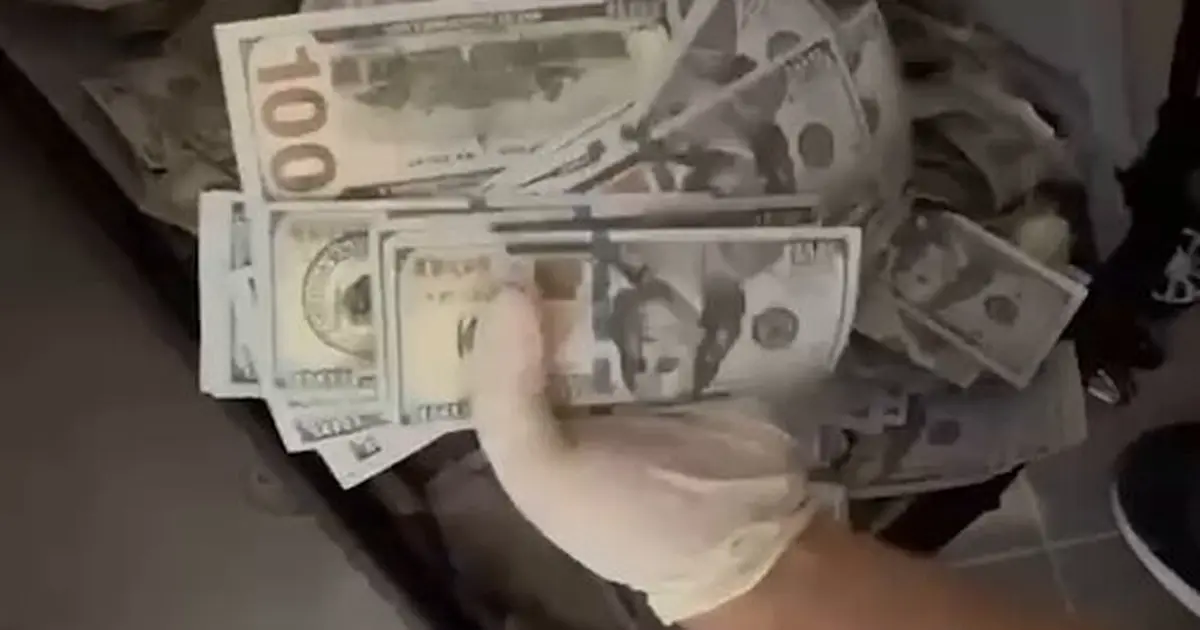 Esenyurt’ta sahte dolar operasyonu! 2 milyon 890 bin dolar ele geçirildi