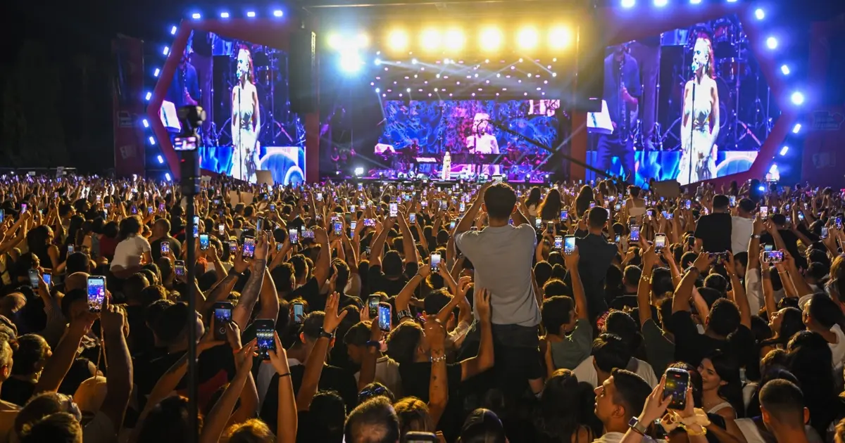 İzmir Enternasyonal Fuarı’nda Yıldız Tilbe rüzgarı esti