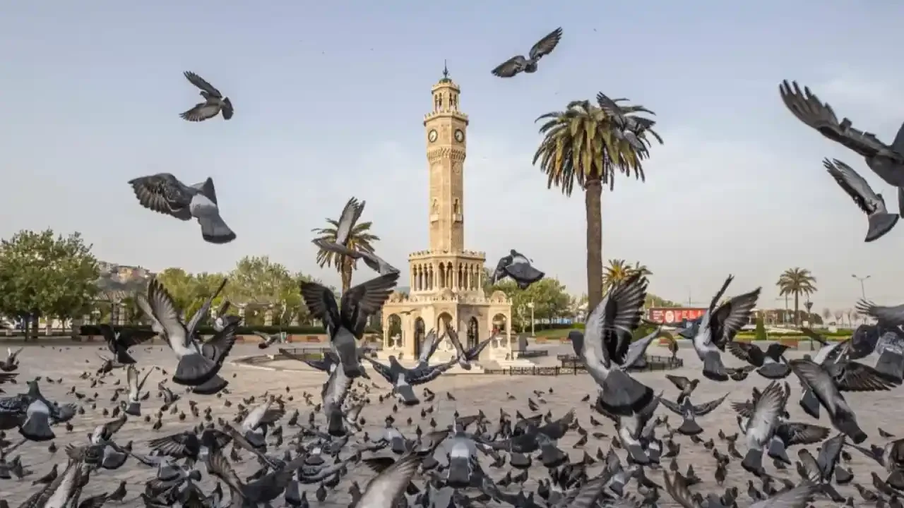 İzmir’in Zamansız Nefesi: 125 Yıllık Saat Kulesi