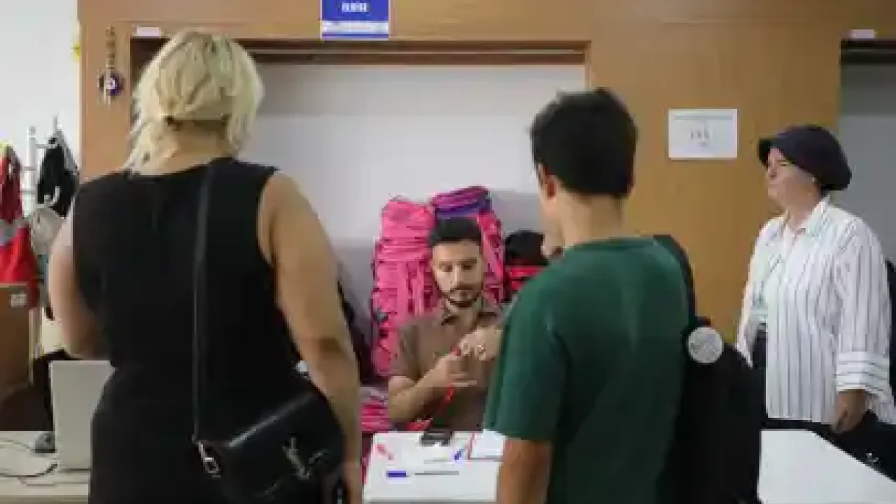 İzmit'te Kırtasiye Şöleni: 2 Bin 582 Çocuk Mutlu!