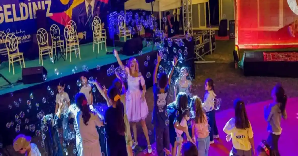 Kocaeli'de Anne Şehir’de sıra gecesi türkülerle renklendi