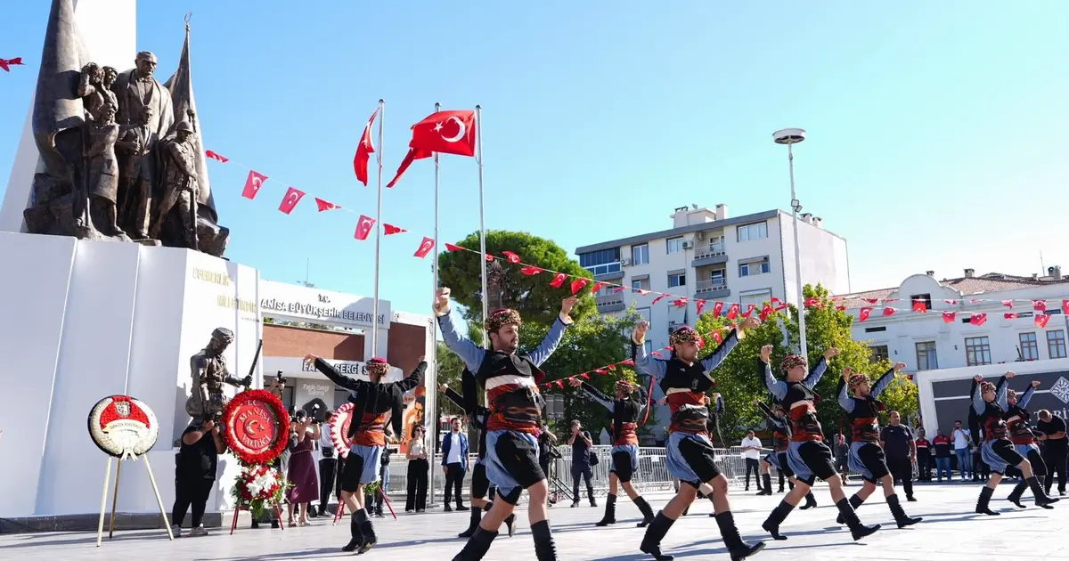 Manisa’nın kurtuluşunun 104’üncü yılı törenle kutlandı