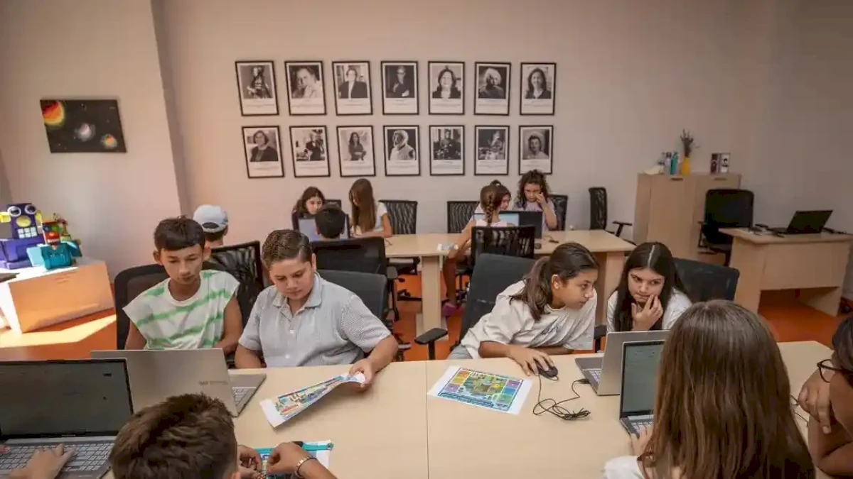 Mersin Mezitli kampüsünde çocuklar yapay zekâyla buluşuyor