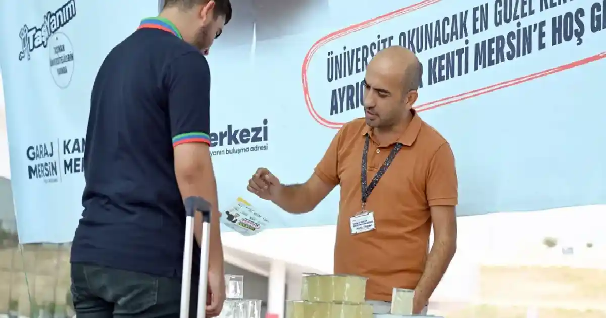 Mersin otogarında üniversitelilere karşılama