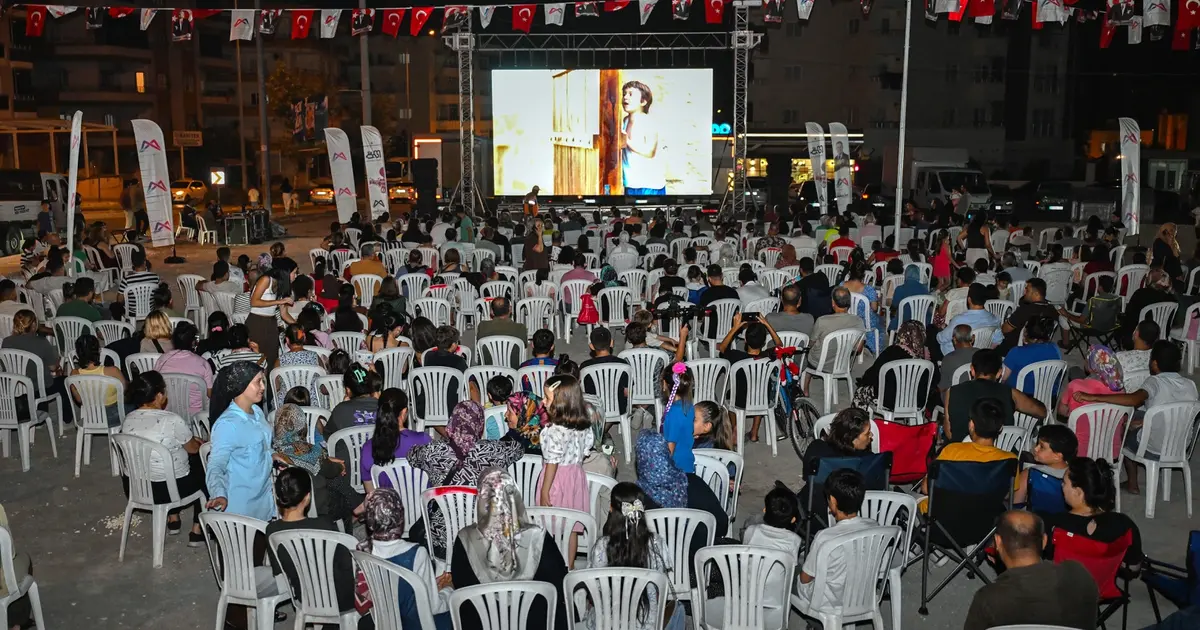 Mersin Tarsus’ta açık hava sinema keyfi