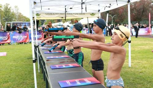 Osmangazili kardeşler triathle yarışında başarı elde etti