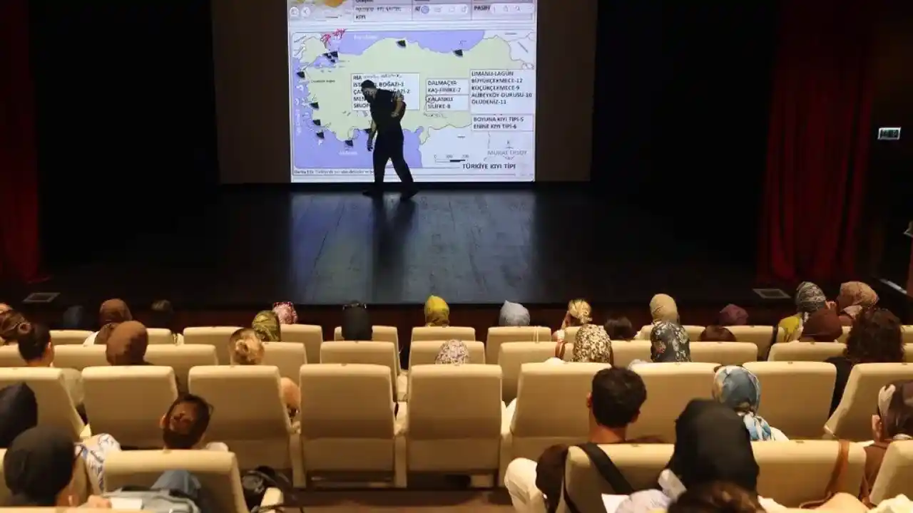 Sakarya'da KPSS adayları Büyükşehir'le bilgileri tazeledi