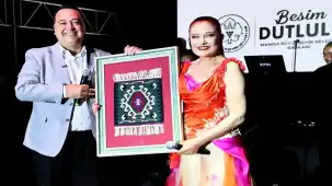Balkanlar şenliğinde Candan Erçetin rüzgarı esti