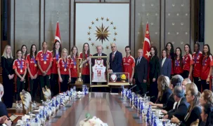 Cumhurbaşkanı Erdoğan, şampiyon voleybolcuları kabul etti