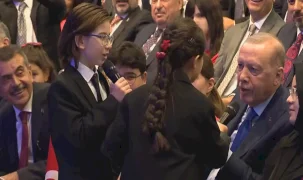 Cumhurbaşkanı Erdoğan’dan çocuklara türkü sürprizi... “Çayelinden Öteye”ye eşlik etti