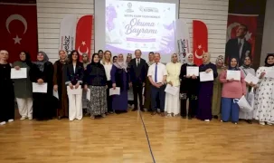 Denizli'de hayatları değişen kadınlar sertifikalarını aldı