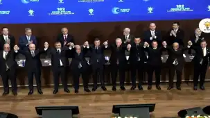 Dokuz belediye başkanı törenle AK Parti'ye katıldı