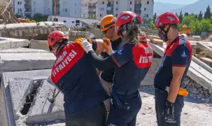 İzmir İtfaiyesi, AFAD akreditasyonu için ağır arama kurtarma eğitimini tamamladı