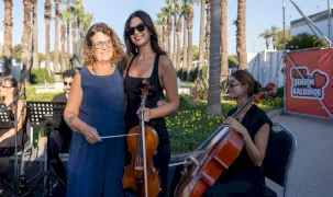 Kızı keman çaldı, anne yönetti