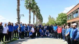 Kocaeli Başkanı Büyükakın başarılı sporcularla buluştu
