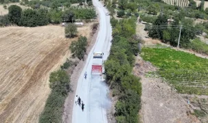 Manisa'da 1999’da açılan yol 27 yıl sonra asfaltla buluştu