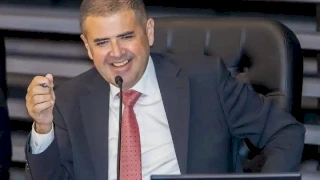 Mezitli'de siyasi kriz: Belediye başkanı partiden ihraç edildi