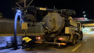 Antalya'da yağmur suyu hatları için gece temizlik seferberliği başlatıldı